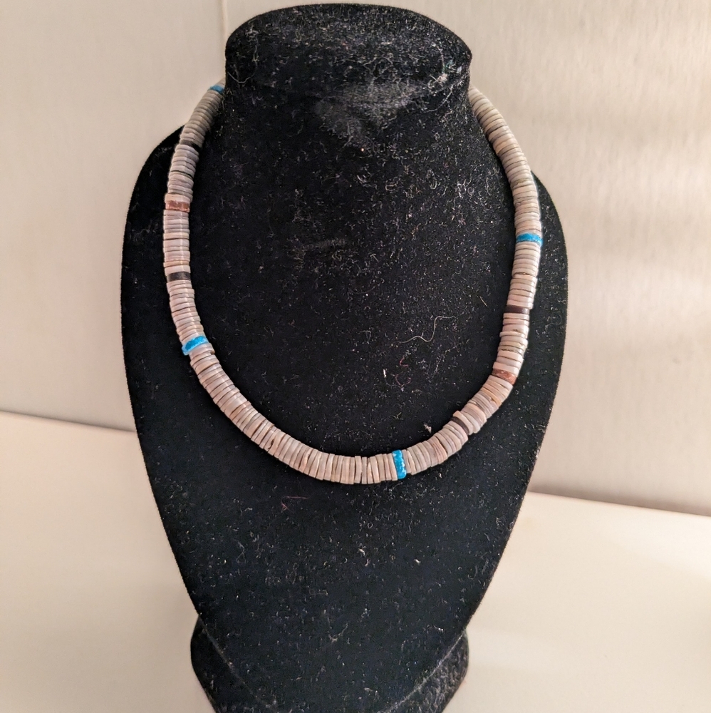 Strand like oyster shell necklace